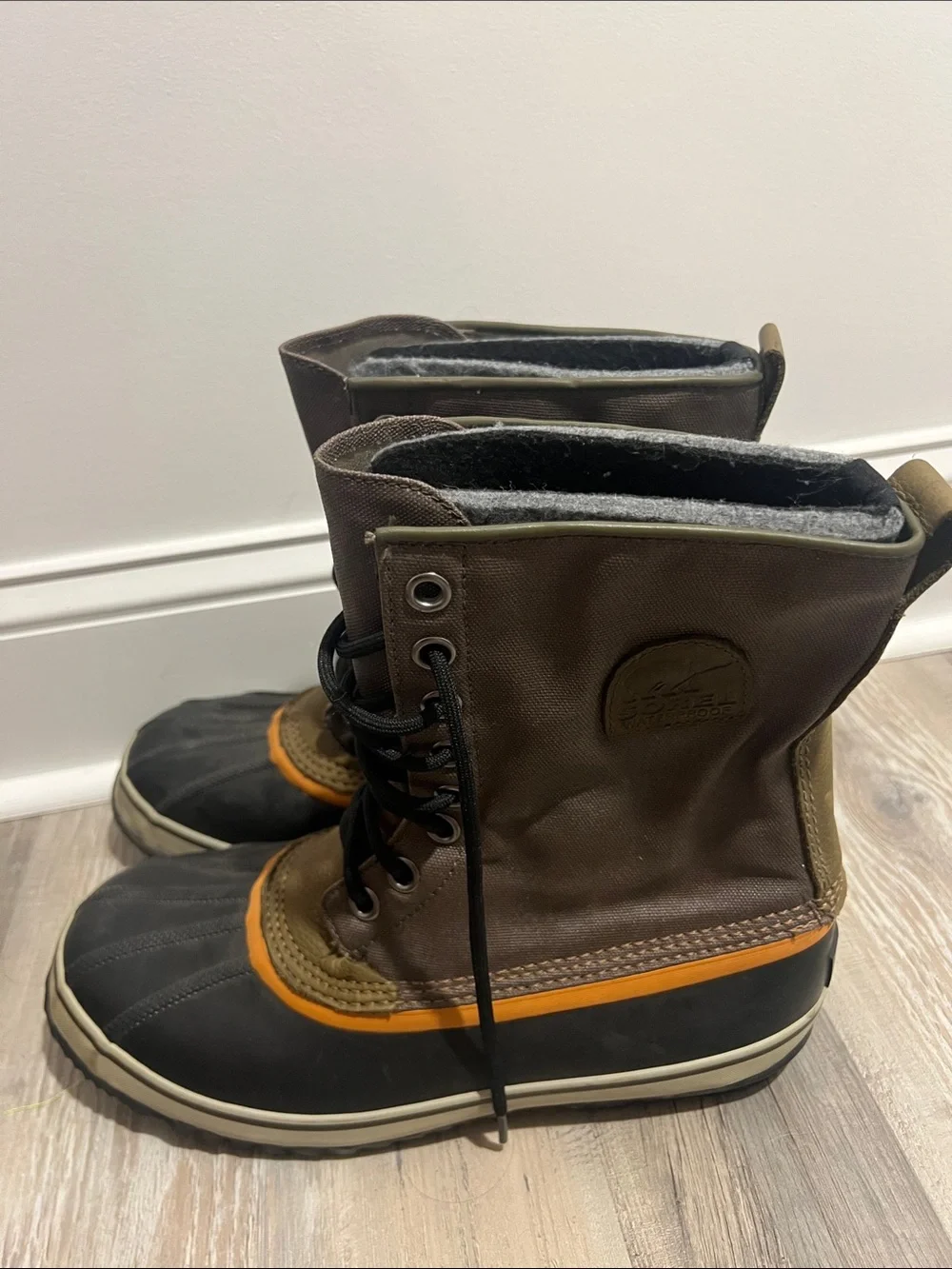 Sorel Men's Brown and Black Lace-Up Winter Duck Boots Size 11
